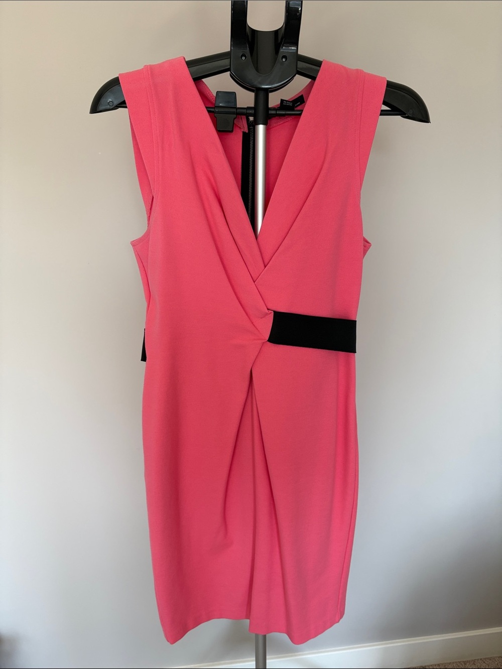Kenneth Cole Coral Pink V-Neck Midi Dress with Black Waist Accent